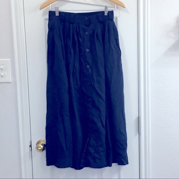 Like Celina Sezane skirt - Picture 2 of 4